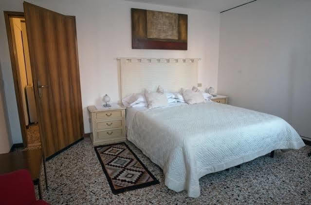 Venice And Venice Apartments - Private Rooms In Shared Apartment Exterior foto